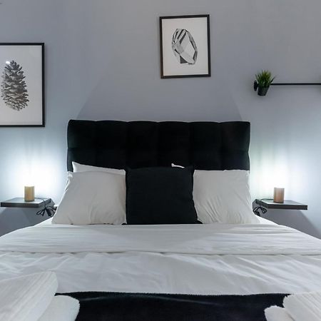 Couple Getaway With Queen Bed Apartment Atena Exterior foto