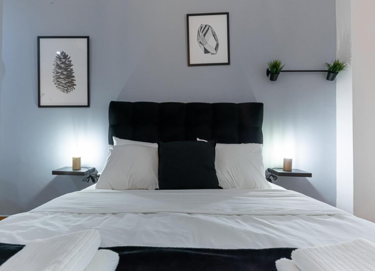 Couple Getaway With Queen Bed Apartment Atena Exterior foto