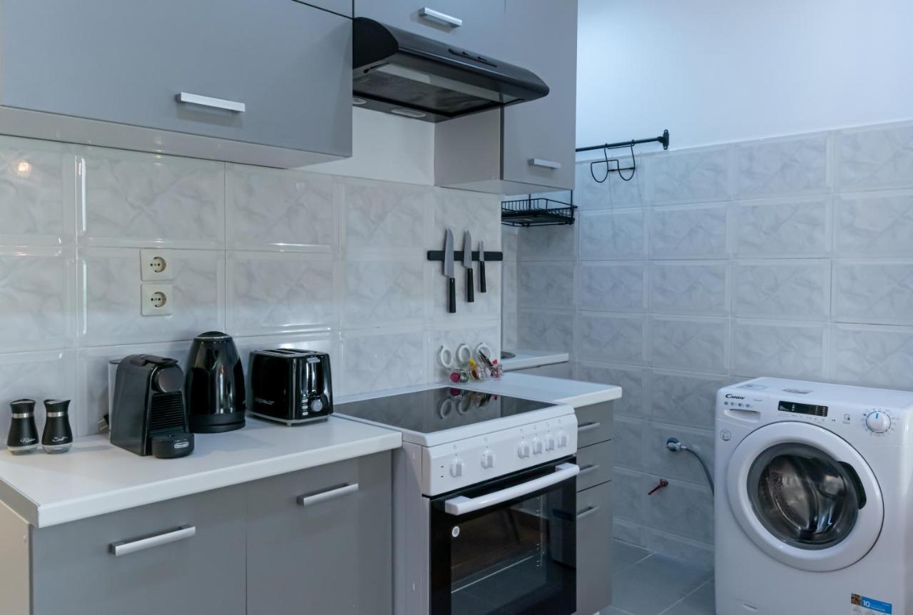 Couple Getaway With Queen Bed Apartment Atena Exterior foto